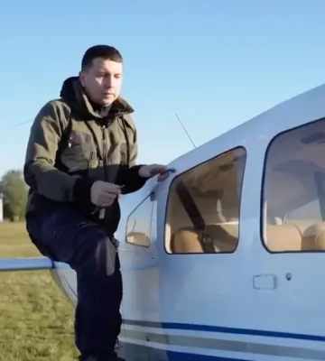 Секретар міськради Дніпра літає Європою приватним літаком під час відряджень – розслідування