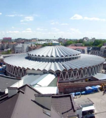 Частину центрального ринку повернуть у власність громади — міськрада погодила мирову угоду з “Торговим сервісом”