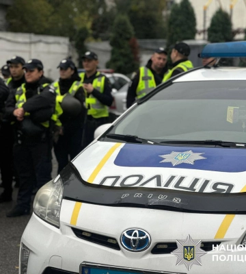 Видео: в Киеве водитель Honda ударил патрульного по лицу