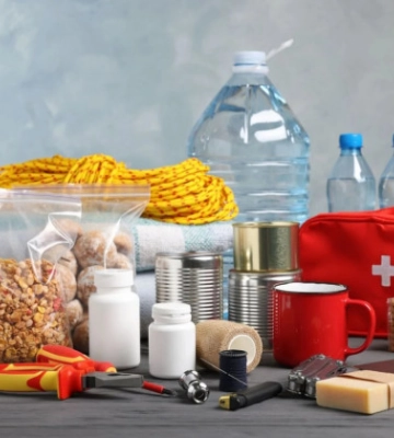 Киян закликали зробити запаси води, продуктів і зарядити пристрої