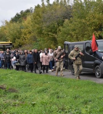 Більше року вважався зниклим безвісти: на Волині прощалися з Героєм Ігорем Пархомюком