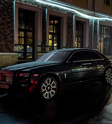 В Хмельницком заметили дорогой представительский Rolls-Royce за $200 000 
