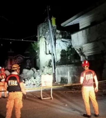 Потужний землетрус на Філіппінах: щонайменше п’ятеро загиблих, зруйновані будівлі та зсуви (ФОТО)