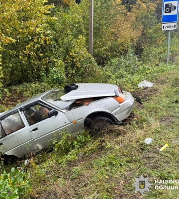 На Житомирщині внаслідок зіткнення бусика та легковика потрапили до лікарні 4-ро людей. ФОТО