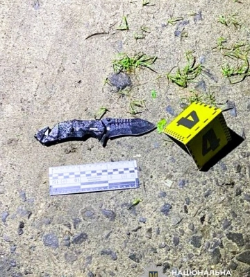 На Рівненщині проти нападника, який ножем поранив поліцейського було застосовано табельну зброю