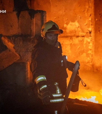 Одеса частково без світла: війська РФ масовано вдарили по енергетичній інфраструктурі Одеської області, виникли пожежі, пошкоджено готель