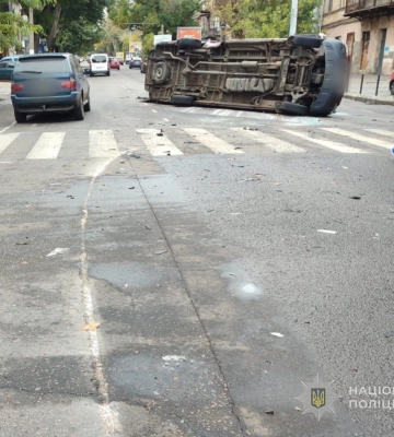 Восьмеро постраждалих: в центрі Одеси сталася аварія з маршруткою, - ФОТО