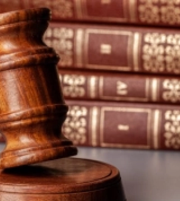 Жінку з Дубровиччини засудили до 8 років ув’язнення за шахрайський продаж свекрушиної квартири