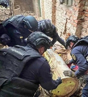 У Чернігівському районі піротехніки знешкодили бойову частину ракети "Іскандер-К", яка впала і не здетонувала
