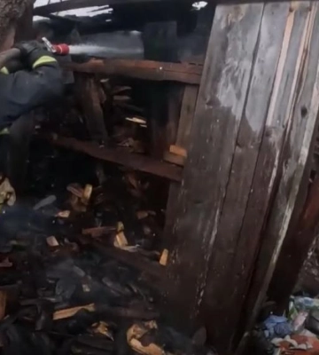 На Дубенщині рятувальники гасили пожежу у господарській будівлі (ВІДЕО)