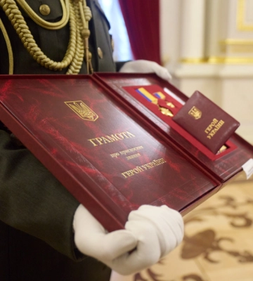 Герой України: Зеленський нагородив волинянина орденом «Золота Зірка»
