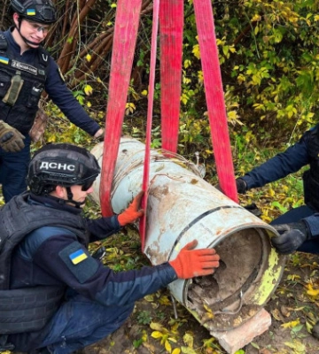 У Чернігівському районі піротехніки знешкодили бойову частину ракети "Іскандер-К", яка впала і не здетонувала