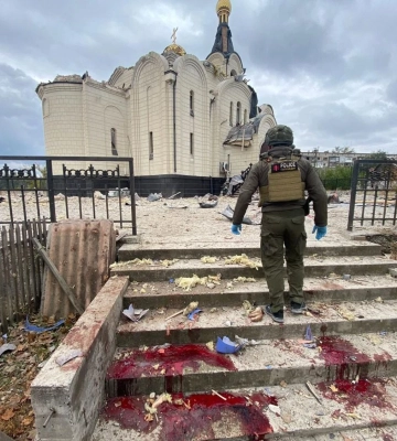 Росіяни скинули бомбу на територію храму в Донецькій області: є загиблі та поранені