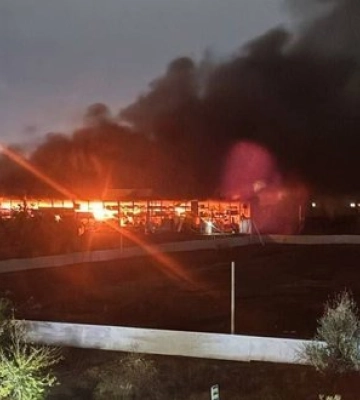 Сильні вибухи пролунали в окупованому Донецьку: повідомляється про атаку дронів, у місті вирує пожежа. ВІДЕО+ФОТО