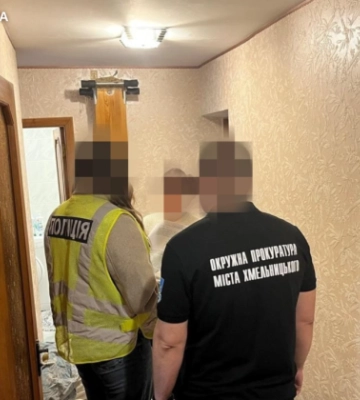 На Хмельниччині жінка вимагала $7 тисяч за «допомогу» в оформленні інвалідності дитині