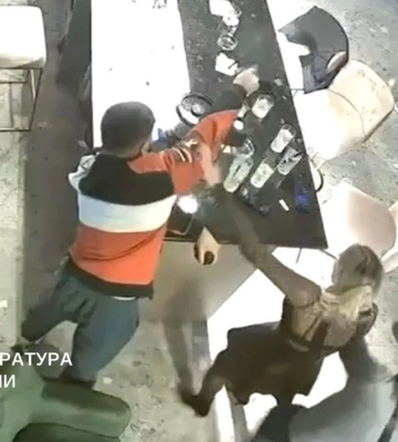В Киеве неизвестный открыл стрельбу в баре: пострадала девушка (видео)