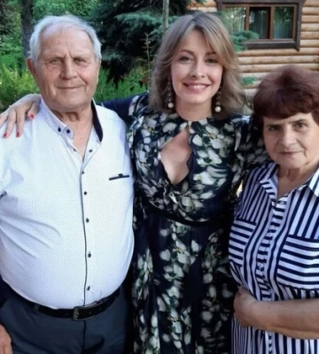 Зустріч Олени Кравець з батьком довела акторку до сліз (відео)