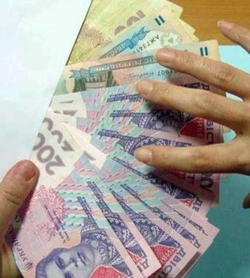 На Дніпропетровщині пенсіонерка віддала понад 200 тисяч гривень шахраям, які запропонували їх “освятити”
