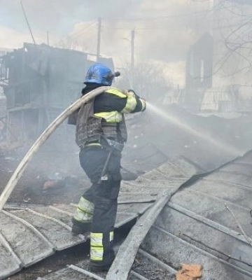 Росіяни атакували два житлових райони Харкова, є постраждалий