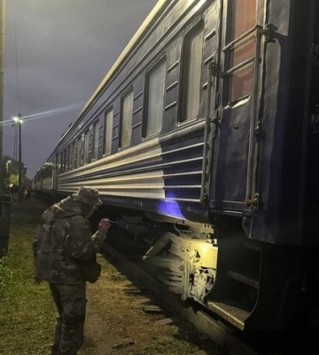 На Прикарпатті правоохоронці зупинили потяг, пасажирів евакуювали