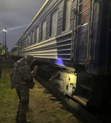 На станції Бурштин зупинили потяг через повідомлення про вибухівку — загрозу не підтвердили