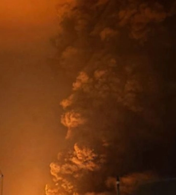В Феодосии атакована нефтебаза: фото и видео масштабного пожара