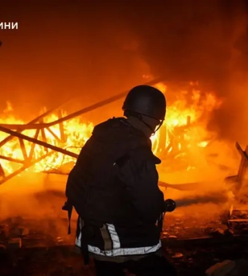 Взрывы в Одессе: РФ дронами ударила по складам, вспыхнул пожар, есть пострадавший