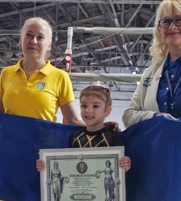 6-летняя гимнастка из Львова побила мировой рекорд по подъемам-переворотам