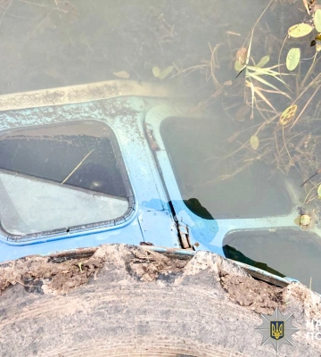 На Рівненщині під час роботи трактор з’їхав у ставок: водій загинув
