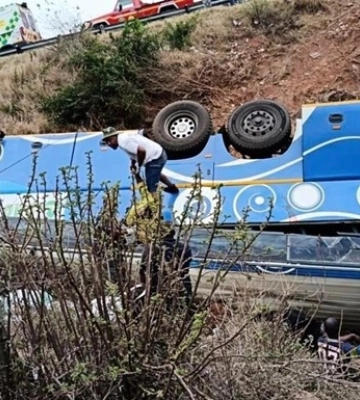 В ЮАР перевернулся автобус: погибло более 40 человек