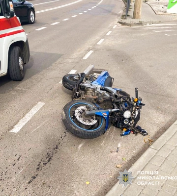Загинув водій та травмувався пасажир: у Миколаєві поліцейські встановлюють причину ДТП за участю мототранспорту