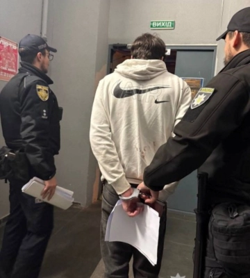 У Львові під час комендантської години підліток напав на поліціянта з газовим балончиком