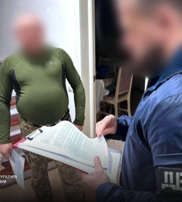 На Львівщині заступник командира військової частини відправляв солдатів класти бруківку