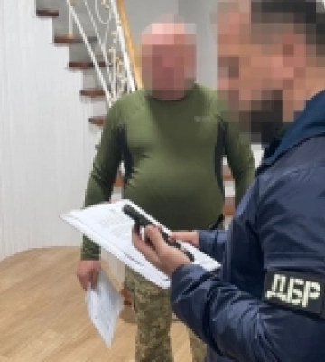 Викрили заступника командира військової частини на Львівщині, який відправляв солдатів класти бруківку. ФОТО, ВІДЕО