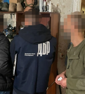 ГБР: Чиновник воинской части во Львовской области отправлял солдат класть брусчатку и вместо службы