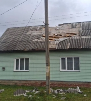 Росіяни знову атакували Семенівку: безпілотник поцілив у будинок