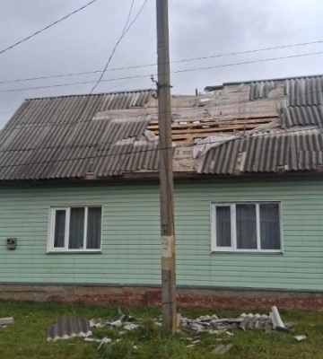 Росіяни знову атакували Семенівку: безпілотник поцілив у будинок