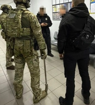 На Київщині викрили правоохоронця, який за $10 тисяч "кришував" наркобізнес