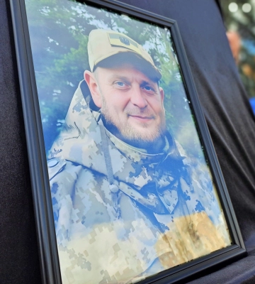 Двох загиблих бійців із Рівненщини провели в останню дорогу