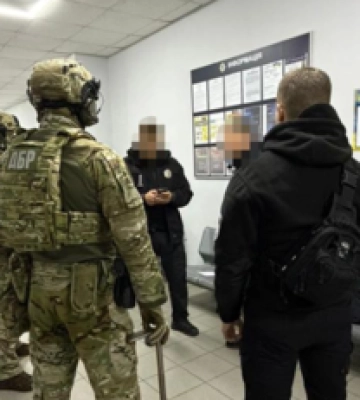 Правоохранитель в Киевской области за $10 тыс. способствовал незаконному выращиванию наркотических средств - ГБР