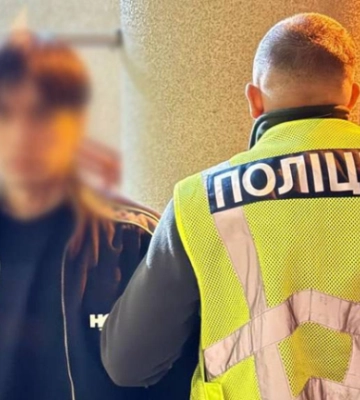 Не схожа на фото з сайту знайомств: у Києві хлопець під час побачення жорстоко побив дівчину та відібрав гроші  (Відео)