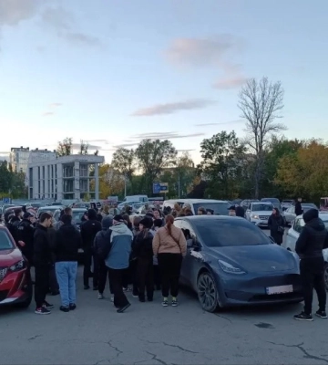В Тернополе люди в военной форме сутки держали мужчину в авто: произошла массовая драка (видео)