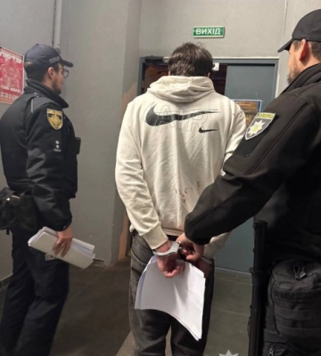 У Львові повідомлено про підозру хулігану, який з газовим балончиком напав на поліцейського