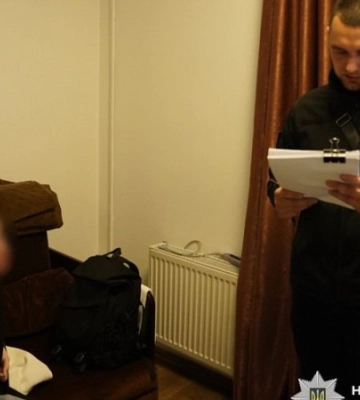 Поліція викрила організовану групу, яка за допомогою ШІ оформлювала кредити на українців у Польщі
