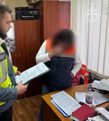 Переплата 2 млн грн за дорожню сіль: столична посадовиця отримала підозру