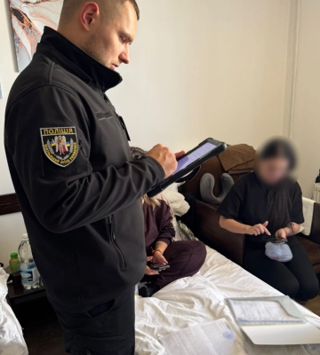 Поліція викрила організовану групу, яка за допомогою ШІ оформлювала кредити на українців у Польщі