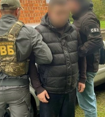 Перетнути кордон за €8500: на Буковині "на гарячому" затримали переправників. ФОТО