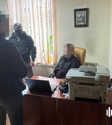 Посадовці міграційної служби на Франківщині вимагали з іноземців гроші за продовження дозволу на проживання — ДБР (ФОТО, ВІДЕО)