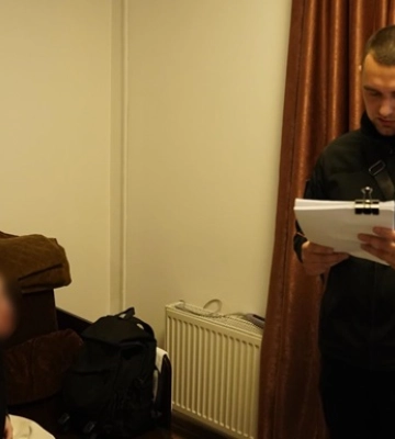 Поліція викрила організовану групу, яка за допомогою ШІ оформлювала кредити на українців у Польщі