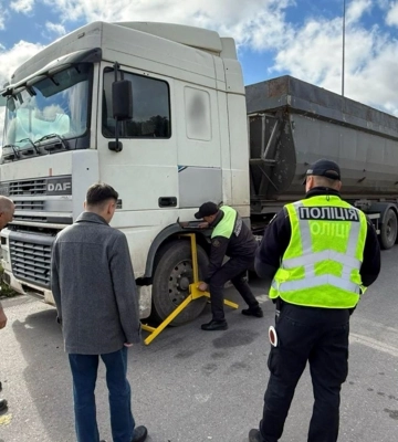 На Львівщині блокують рух вантажівок за перевищення вагових норм